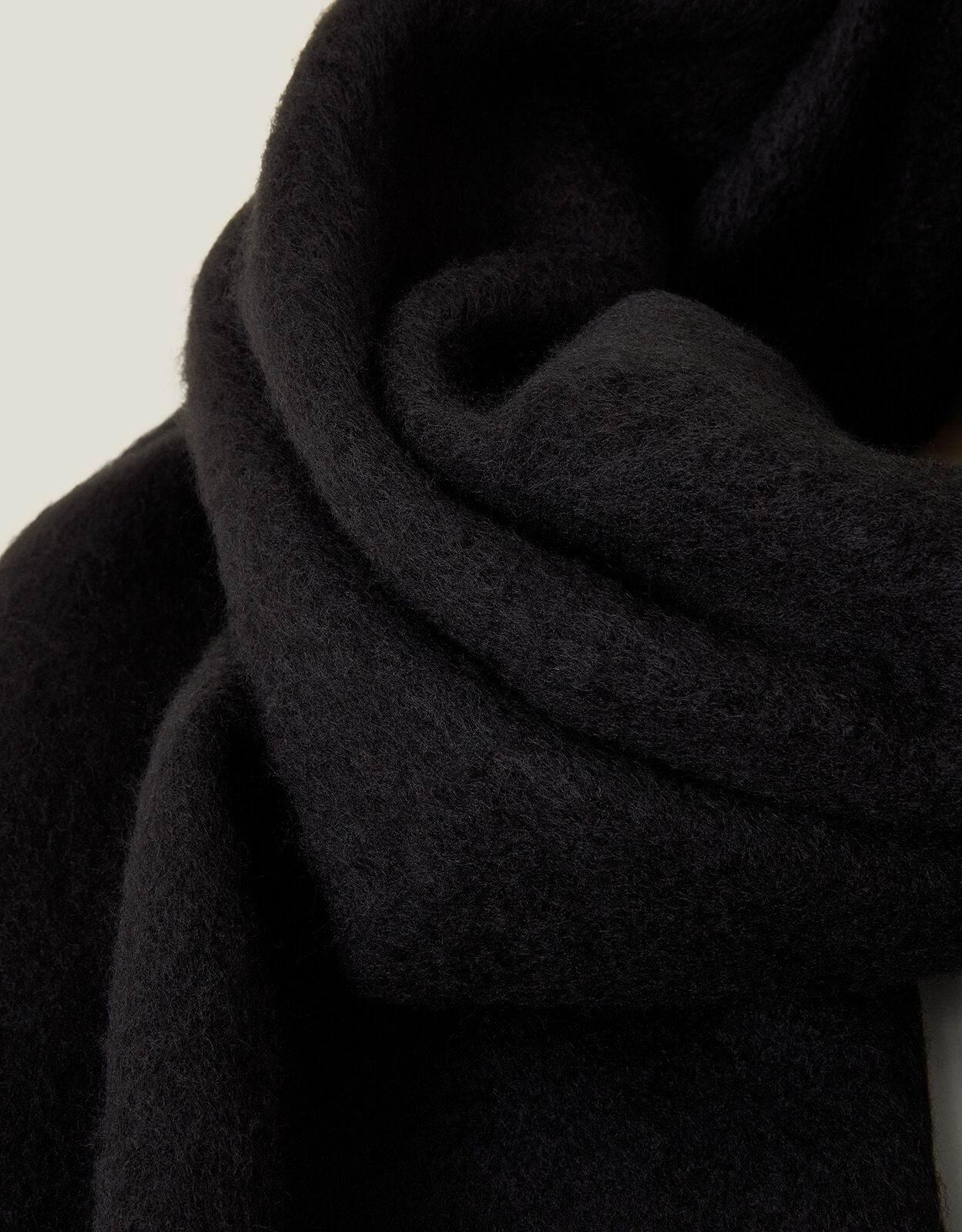 Plain Tassel Scarf Black | Black Friday | Accessorize Global