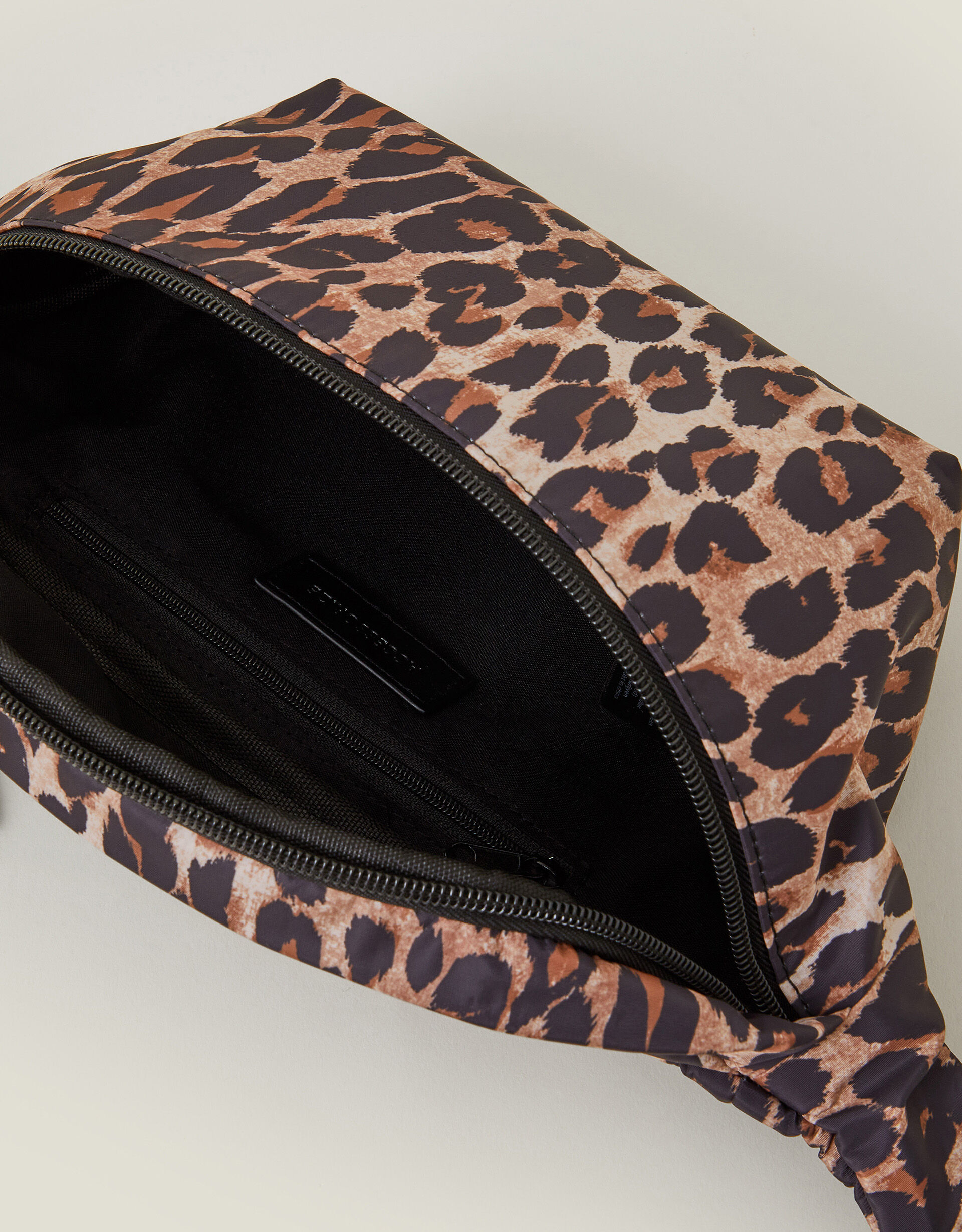 バッグ BAA LEOPARD SPECIFICATIONS WAIST BAG Leopard Print Bum Bag | Shop All | Accessorize Global