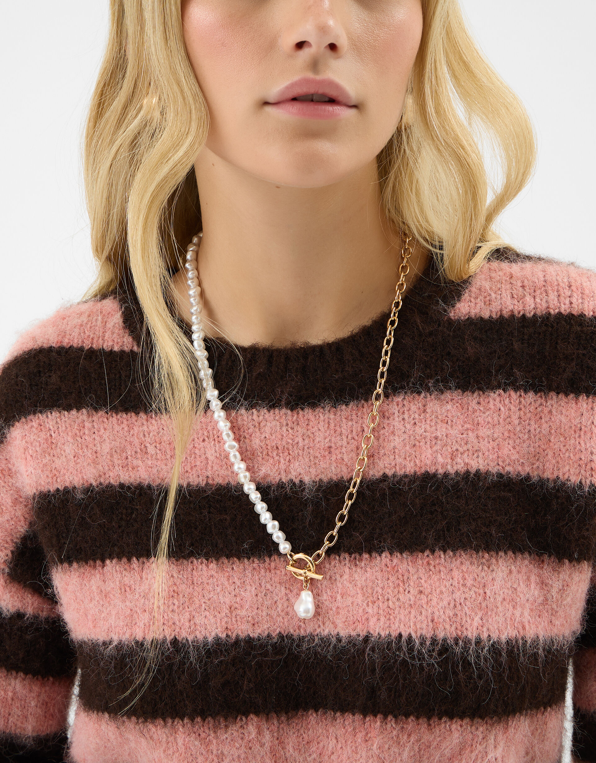 Mixed Pearl Chain T-Bar Necklace | Necklaces | Accessorize UK