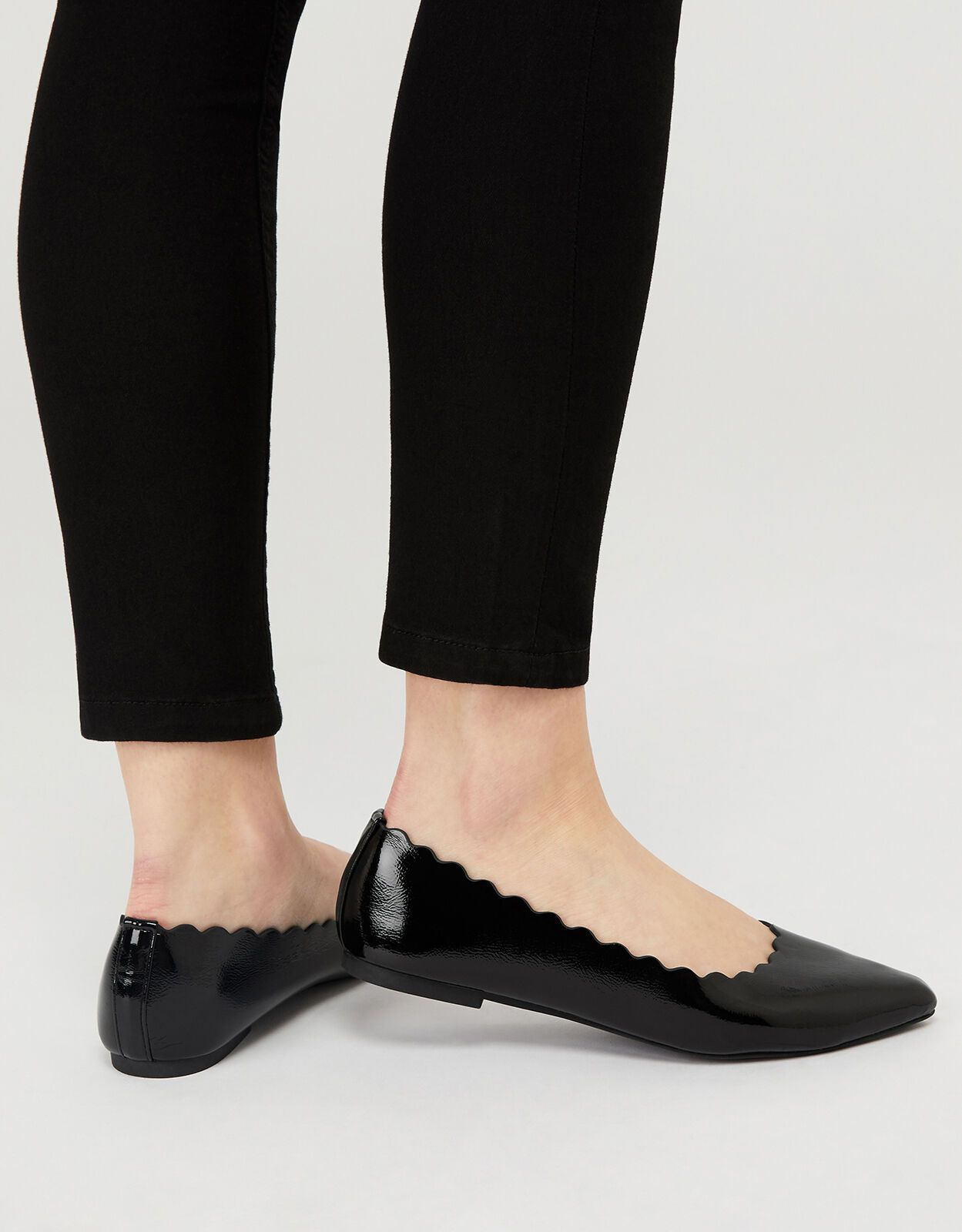 Scalloped edge ballet shop flats