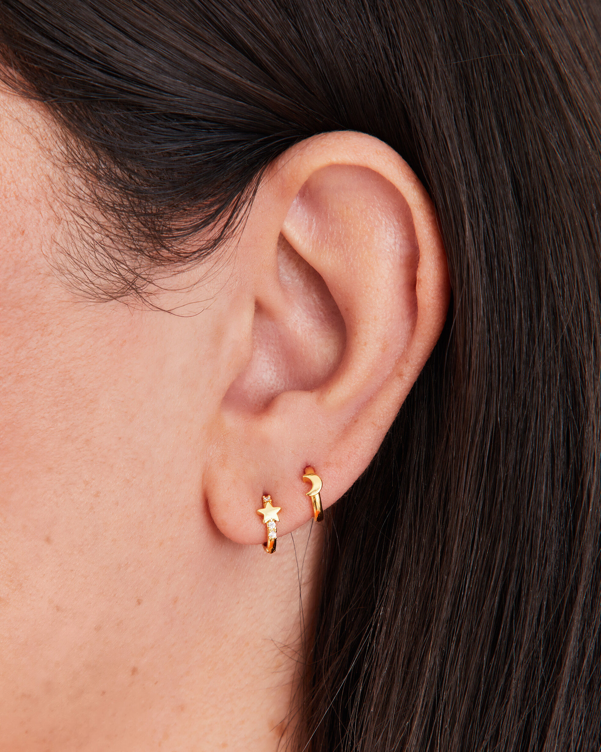 Huggie hoop earrings accessorize 2025