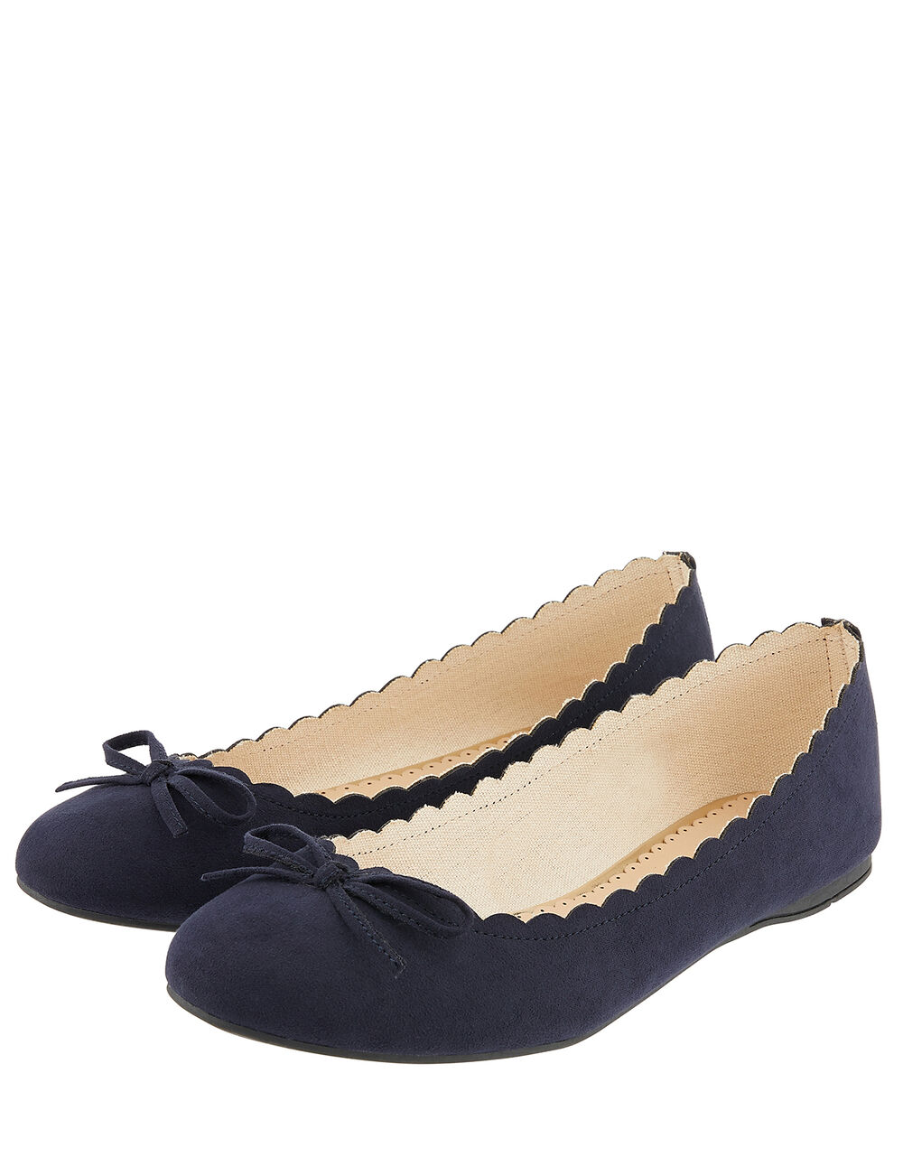 scallop flat shoes
