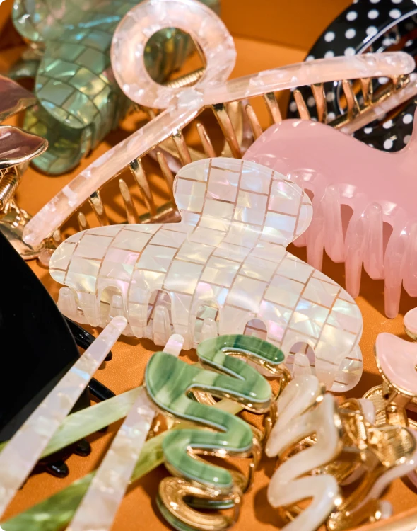 SHOP HAIR ACCESSORIES