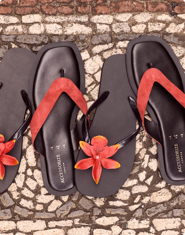 SANDALS & FLIP FLOPS