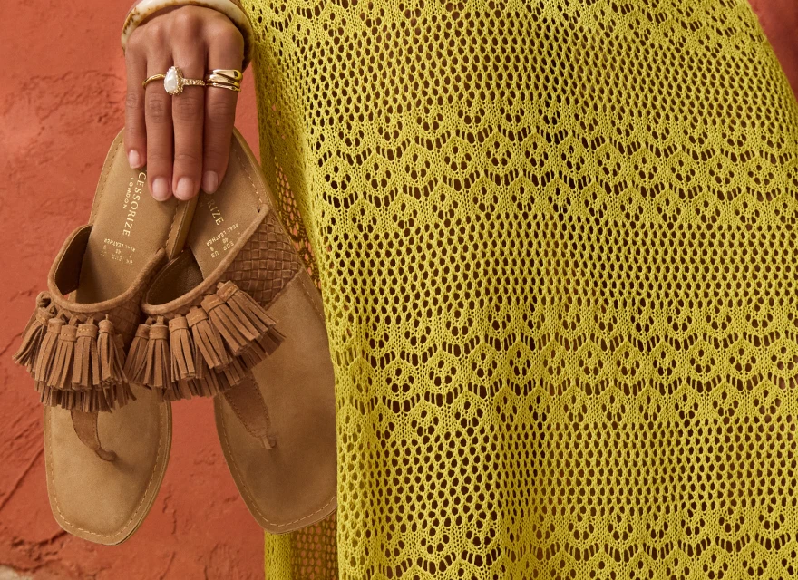 SHOP SANDALS & FLIP FLOPS