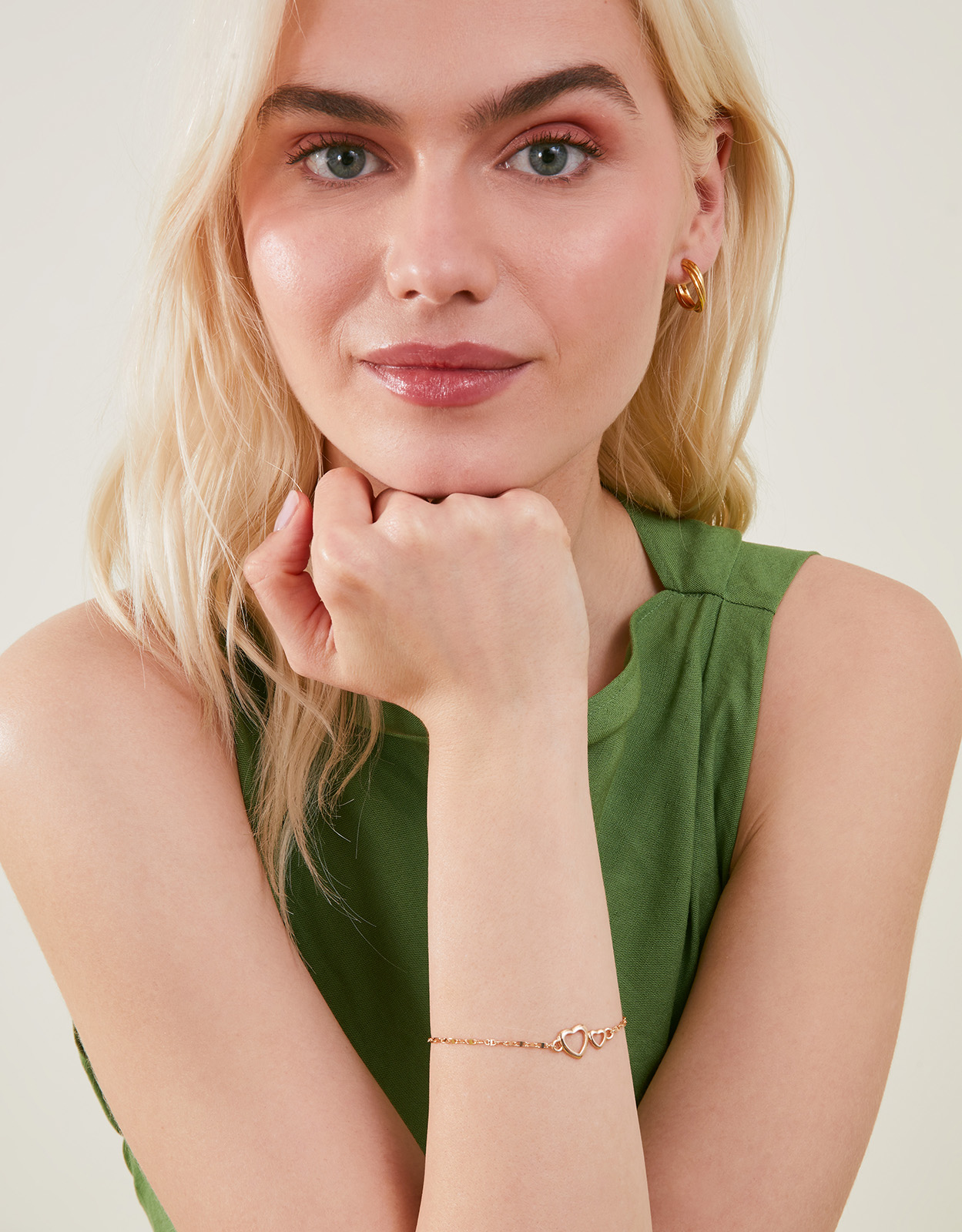 Gold Heart Links Bracelet, Size: 22cm, Women's - Accessorize
